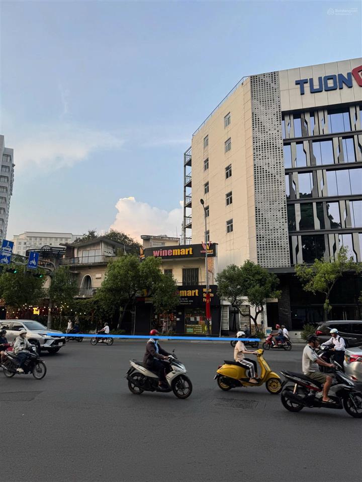Mt 28met nguyễnvăntrỗi q.phú nhuận/ xây được 2 hầm 12 tầng/ giá 250 tỷ cn 465m2 đất