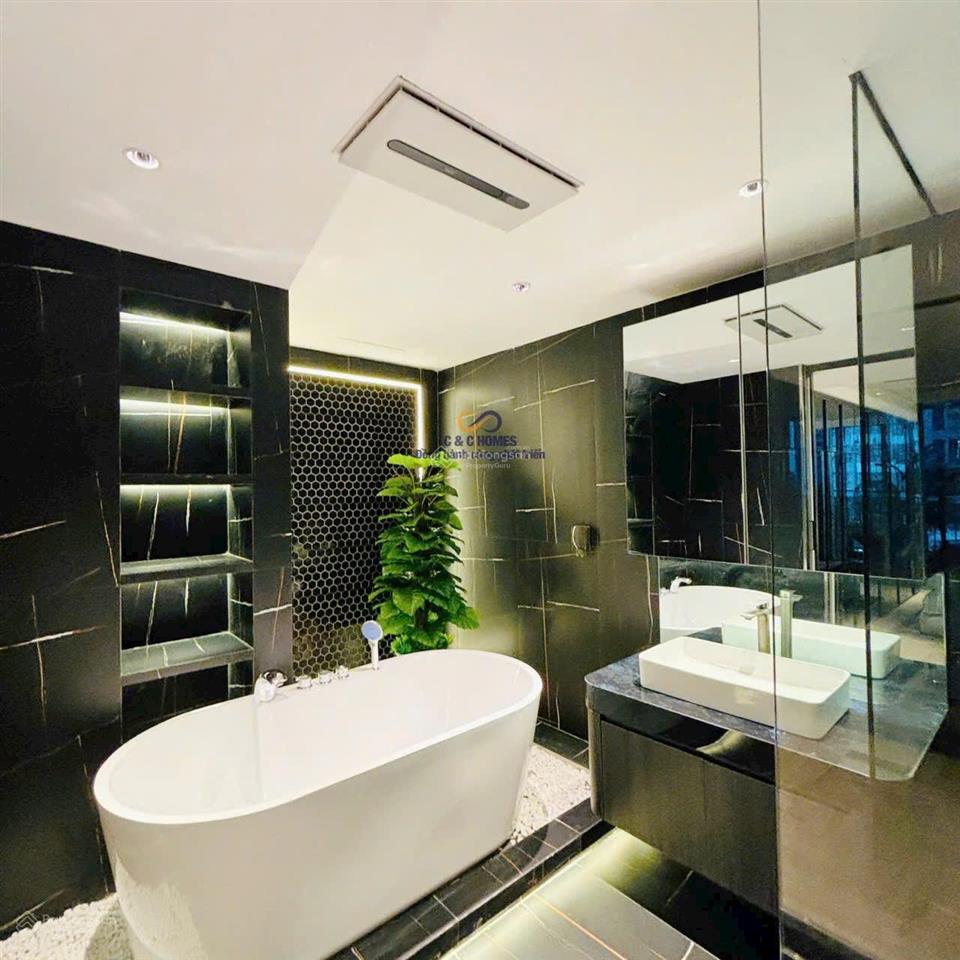 Cho thuê căn 4pn cực vip có 30m2 khoảng sân vườn riêng.full nội thất đẹp.  0397 934 ***