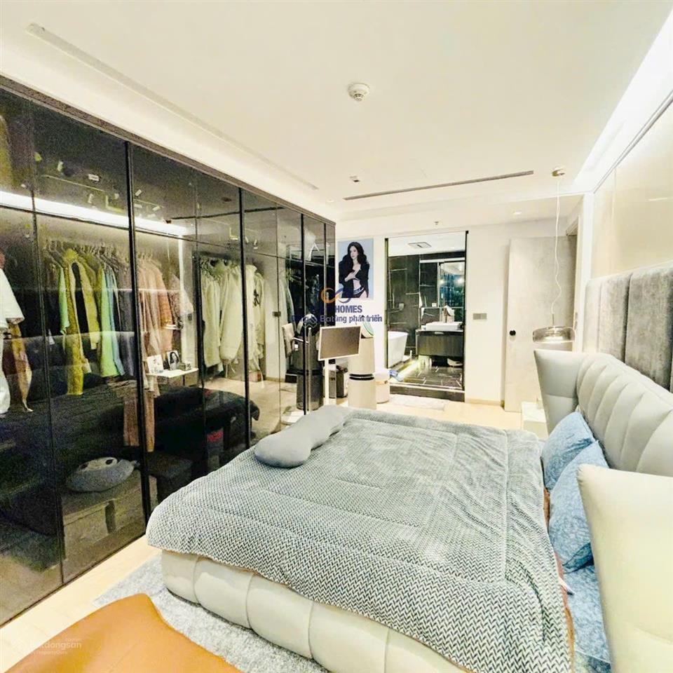 Cho thuê căn 4pn cực vip có 30m2 khoảng sân vườn riêng.full nội thất đẹp.  0397 934 ***