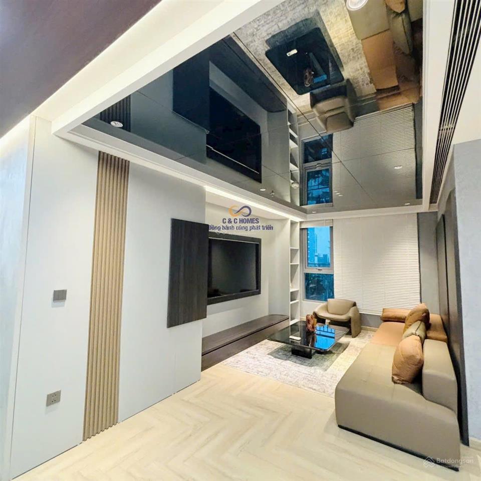 Cho thuê căn 4pn cực vip có 30m2 khoảng sân vườn riêng.full nội thất đẹp.  0397 934 ***