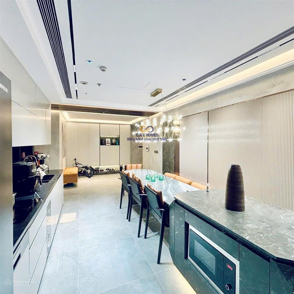 Cho thuê căn 4pn cực vip có 30m2 khoảng sân vườn riêng.full nội thất đẹp.  0397 934 ***