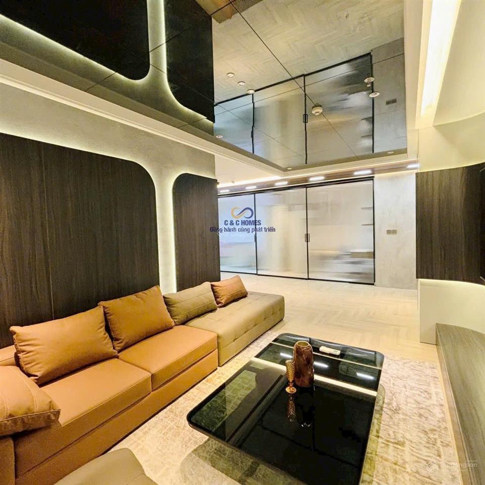 Cho thuê căn 4pn cực vip có 30m2 khoảng sân vườn riêng.full nội thất đẹp.  0397 934 ***