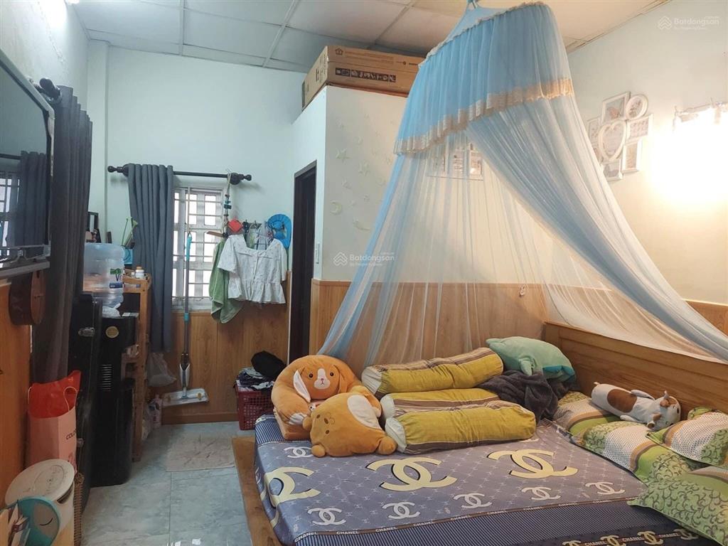 Bán nhà đất thánh, 3,4m x 11m, sát quận 10, giá 4,5 tỷ thương lượng