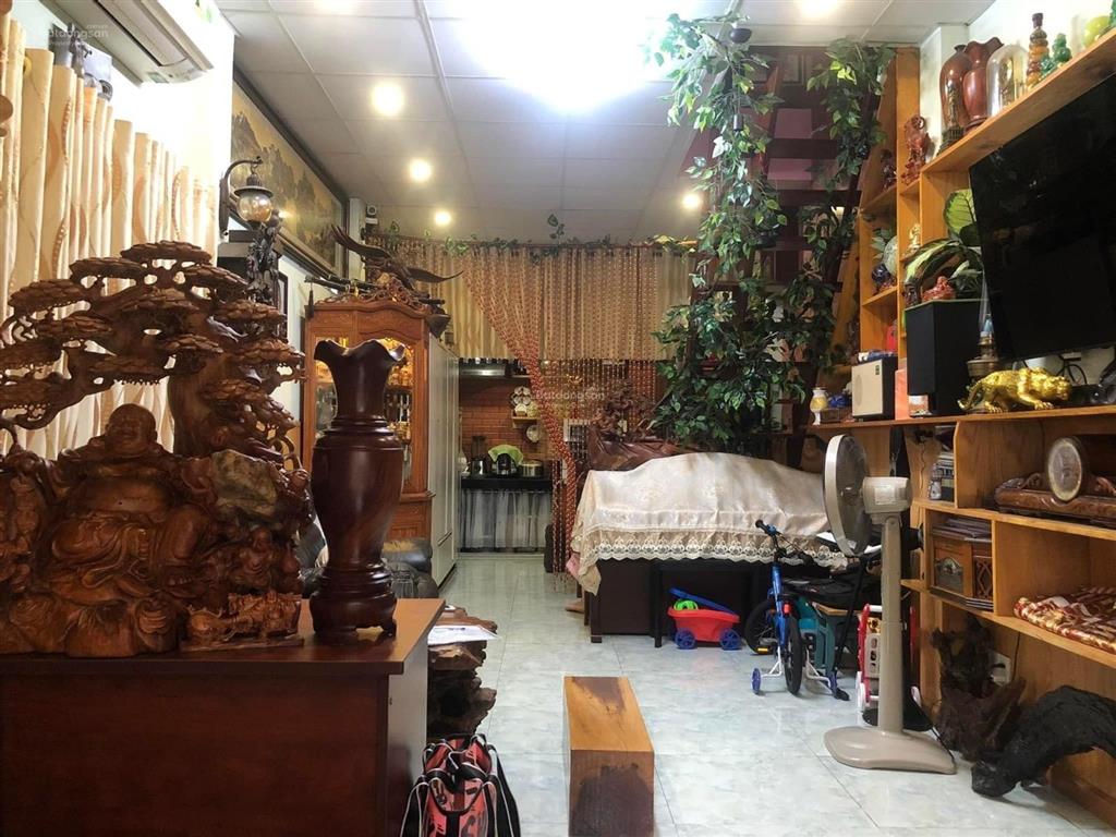 Bán nhà đất thánh, 3,4m x 11m, sát quận 10, giá 4,5 tỷ thương lượng
