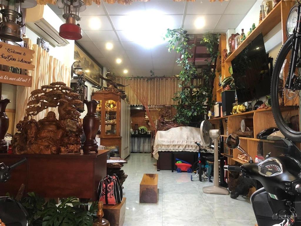 Bán nhà đất thánh, 3,4m x 11m, sát quận 10, giá 4,5 tỷ thương lượng