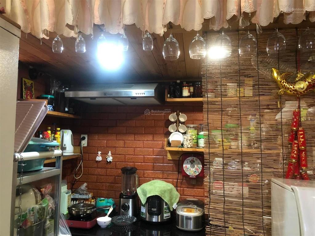 Bán nhà đất thánh, 3,4m x 11m, sát quận 10, giá 4,5 tỷ thương lượng