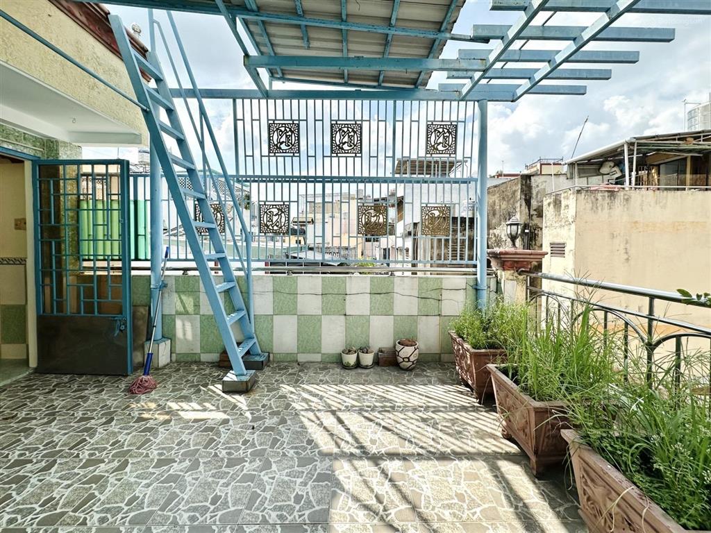 Bán nhà võ văn tần, quận 3, 5 tầng, 44m2, (3.8x12), chỉ 7.99 tỷ, cách 1 căn ra xe tải