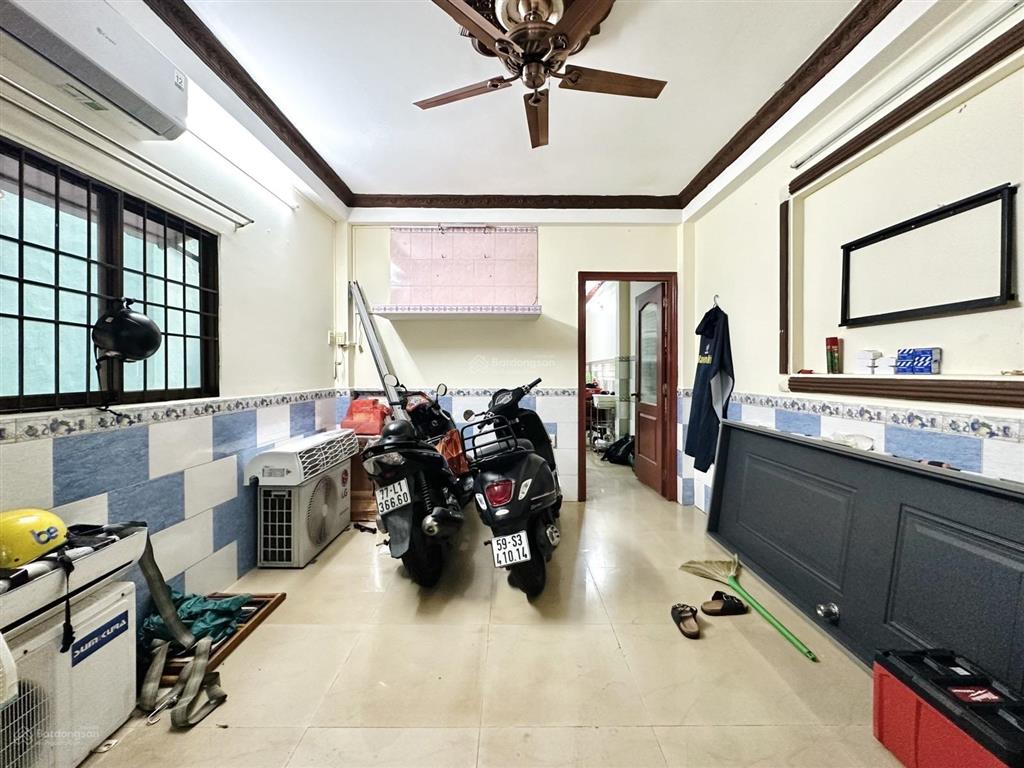 Bán nhà võ văn tần, quận 3, 5 tầng, 44m2, (3.8x12), chỉ 7.99 tỷ, cách 1 căn ra xe tải