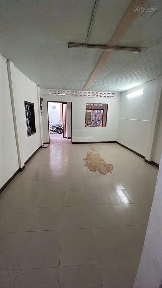 Bán nhà lạc long quân, 4m x 10m, quận 10 giá chỉ 5.5 tỷ