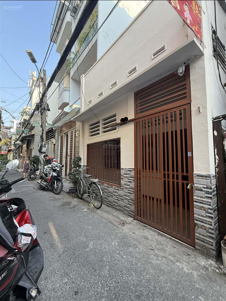 Bán nhà lạc long quân, 4m x 10m, quận 10 giá chỉ 5.5 tỷ