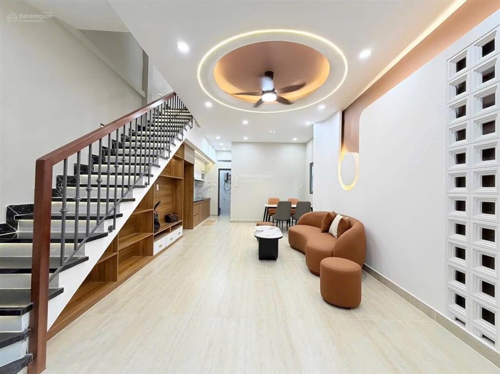 Bán nhà 4.3m x 10m, lý thường kiệt, chỉ 6.1 tỷ, 2 tầng, 3pn, tân bình sát quận 10.