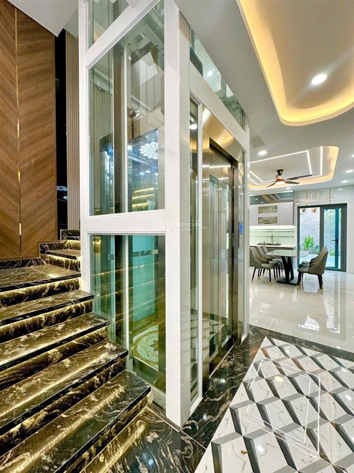 Bán nhà mới đẹp, có thang máy, khu đồng bộ cao tầng