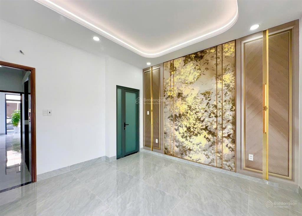 Bán nhà mới đẹp, có thang máy, khu đồng bộ cao tầng