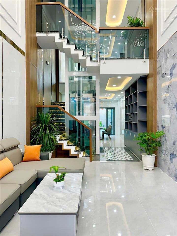 Bán nhà mới đẹp, có thang máy, khu đồng bộ cao tầng