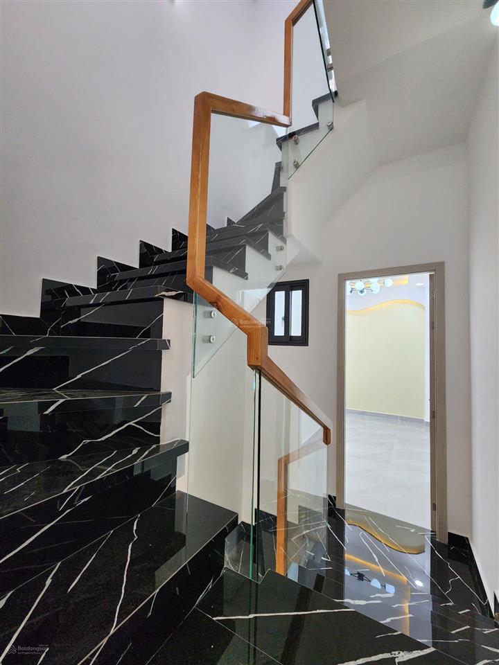 Mt đường lũy bán bích, dt 2,5m x 15m, 3,5 tấm, nhà đẹp