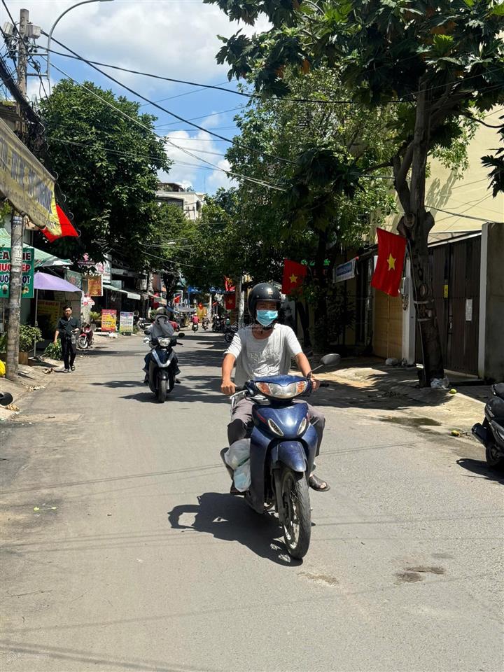 Bán lô đất 136m2 của đường nguyễn thái sơn