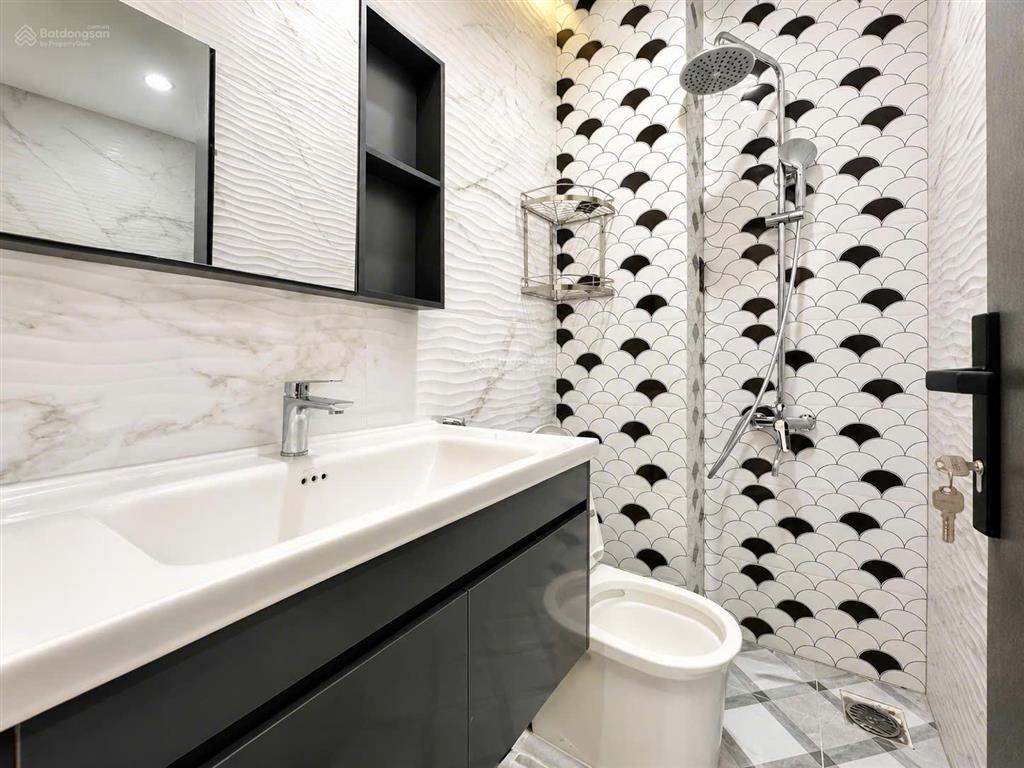 Bán chdv 102m2 , đang cho thuê 90tr/1 tháng , 12 phòng , 5 tầng , giá chỉ 11,6 tỷ đường lê văn thọ