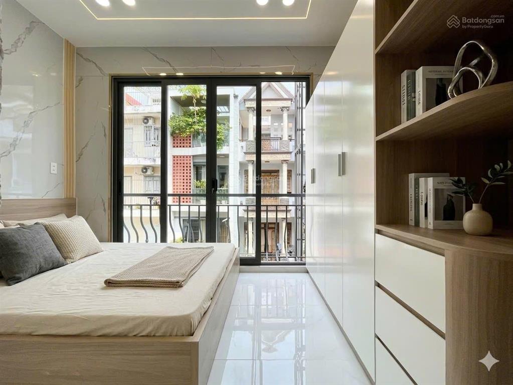 Bán chdv 102m2 , đang cho thuê 90tr/1 tháng , 12 phòng , 5 tầng , giá chỉ 11,6 tỷ đường lê văn thọ