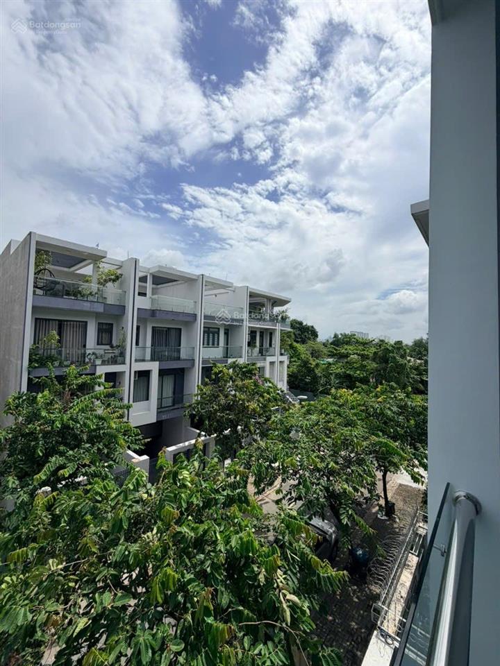 Bán gấp nhà riêng 4pn, 5wc, thang máy 100m2 tại dương hồng garden house, 12,5 tỷ