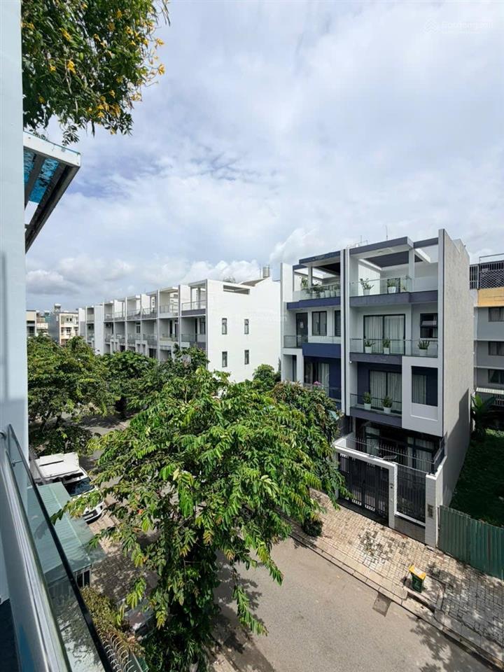 Bán gấp nhà riêng 4pn, 5wc, thang máy 100m2 tại dương hồng garden house, 12,5 tỷ