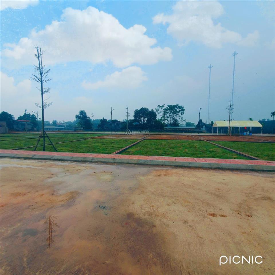 Nhà em có suất nội bộ khu đất phường tùng thiện. sát tl413 đang mở rộng 40m. 100% thổ cư