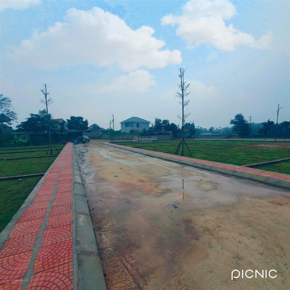 Nhà em có suất nội bộ khu đất phường tùng thiện. sát tl413 đang mở rộng 40m. 100% thổ cư