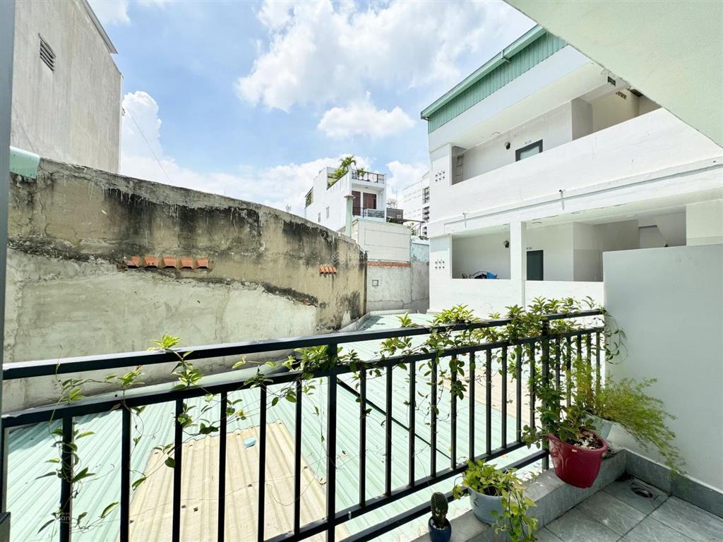 Phòng cho thuê đầy đủ nội thất, có ban công, 162 trường chinh, giá 5tr