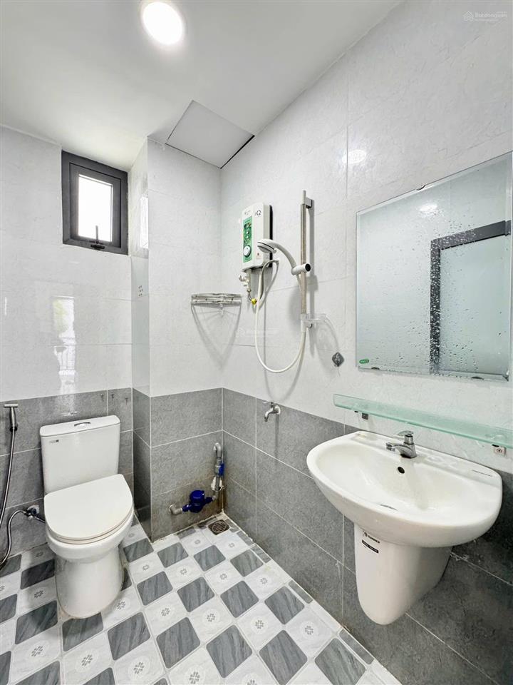 Phòng cho thuê đầy đủ nội thất, có ban công, 162 trường chinh, giá 5tr