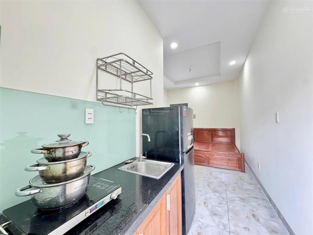 Phòng cho thuê đầy đủ nội thất, có ban công, 162 trường chinh, giá 5tr