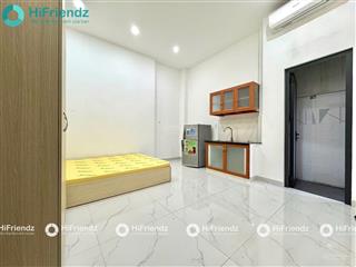 Trống phòng studio 22m2, giếng trời cực thoáng, full tiện nghi,chỉ tính điện nước,gần cv tao đàn q3