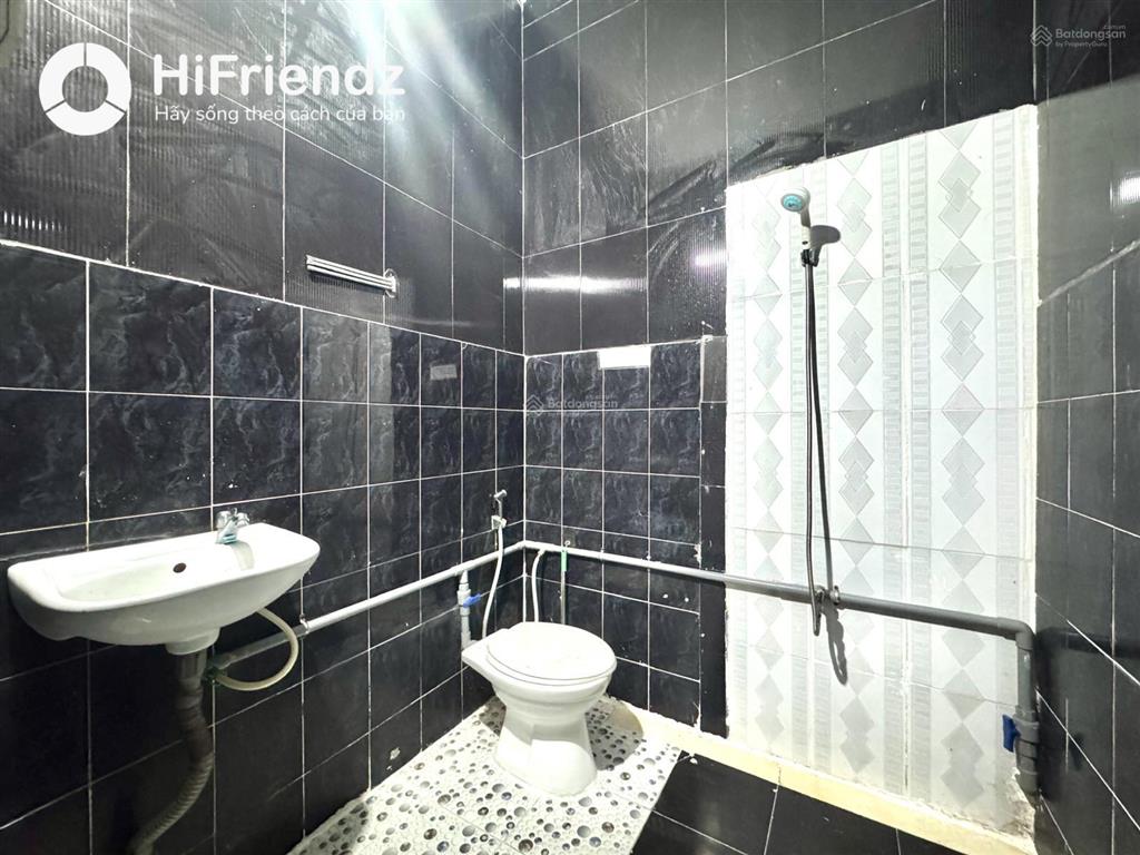 Phòng gác 3x sinh viên 16m2, chi phí hạt dẻ, sẵn máy lạnh, giờ tự do, gần ngay đh ueh q10