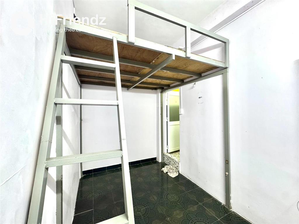 Phòng gác 3x sinh viên 16m2, chi phí hạt dẻ, sẵn máy lạnh, giờ tự do, gần ngay đh ueh q10