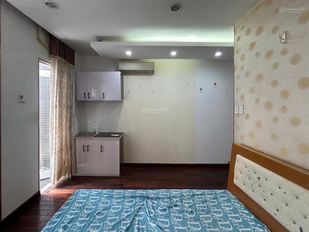 Trống phòng studio ban công 23m2, tiện nghi đầy đủ như ảnh. khu an ninh, gần cầu lê văn sỹ quận 3