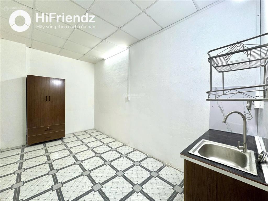 1p studio sinh viên chỉ 3x, chi phí sinh viên. máy lạnh, kệ bếp gần ga saigon q3