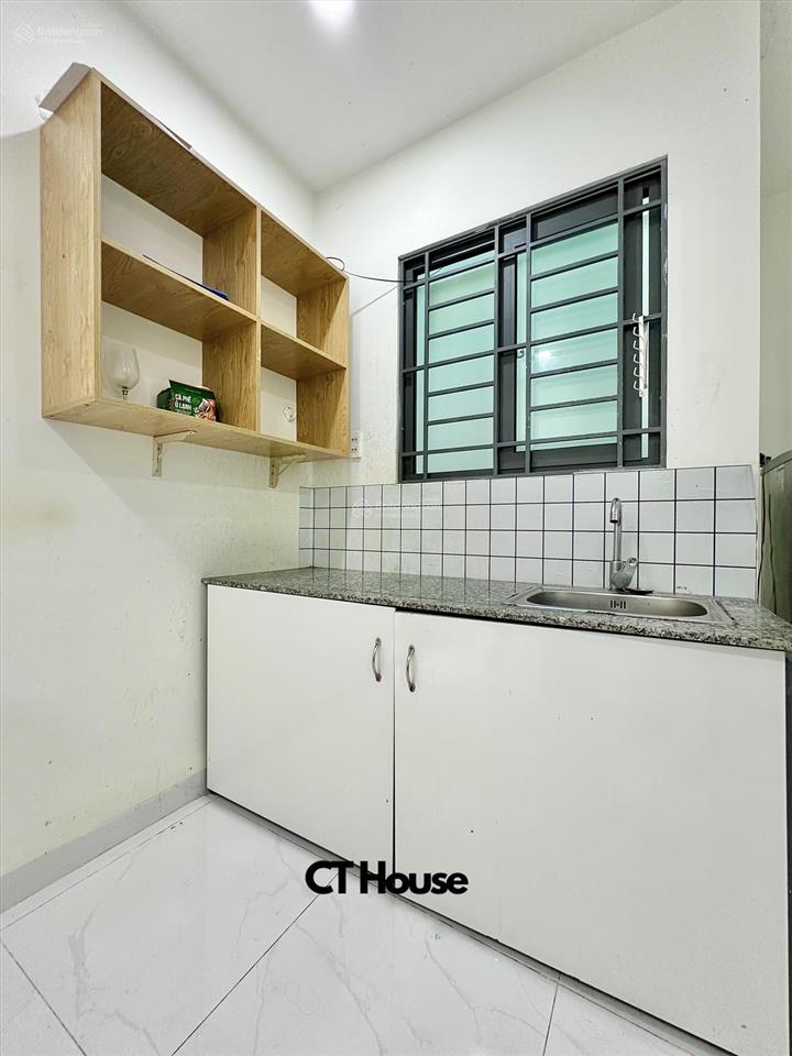 Căn hộ 1 phòng ngủ 50m2, thang máy, full nội thất. ngay ngã 4 phú nhuận, nguyễn đình chiểu