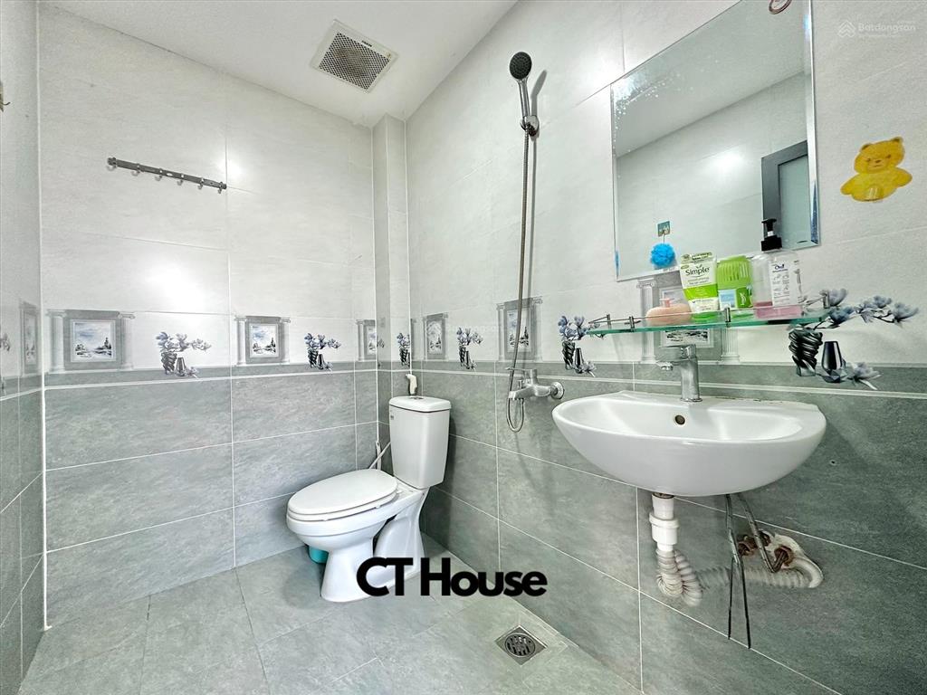 Căn hộ 1 phòng ngủ 50m2, thang máy, full nội thất. ngay ngã 4 phú nhuận, nguyễn đình chiểu