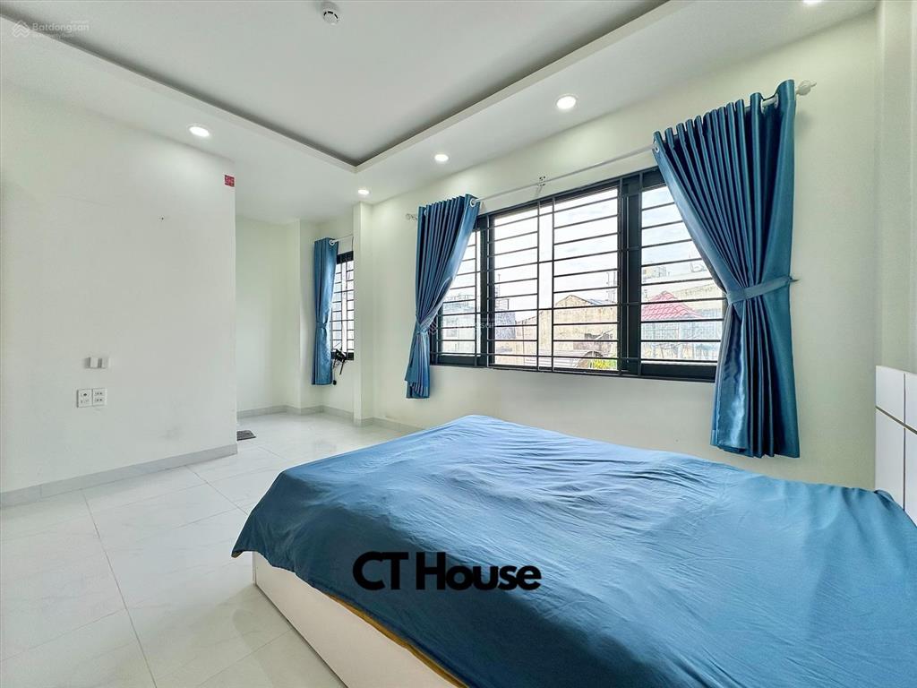 Căn hộ 1 phòng ngủ 50m2, thang máy, full nội thất. ngay ngã 4 phú nhuận, nguyễn đình chiểu