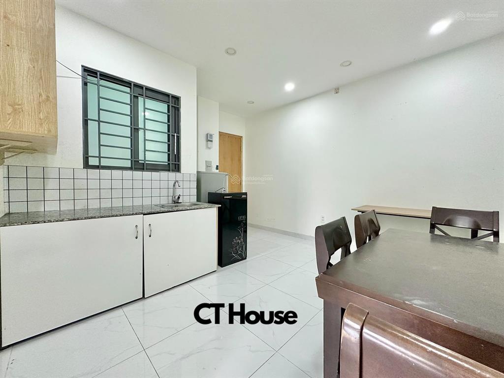Căn hộ 1 phòng ngủ 50m2, thang máy, full nội thất. ngay ngã 4 phú nhuận, nguyễn đình chiểu