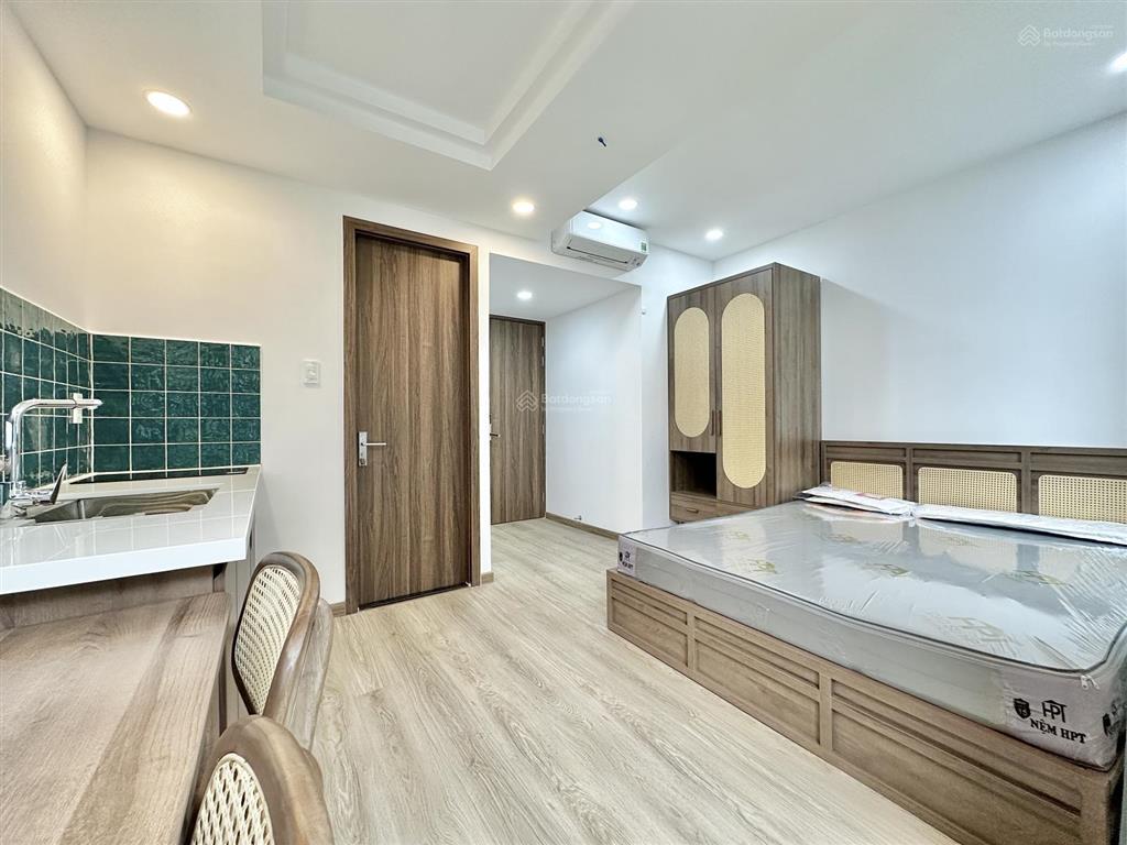 Cho thuê căn hộ mới 35m2 có ban công, an ninh, full nội thất cao cấp ngay khu phan xích long.