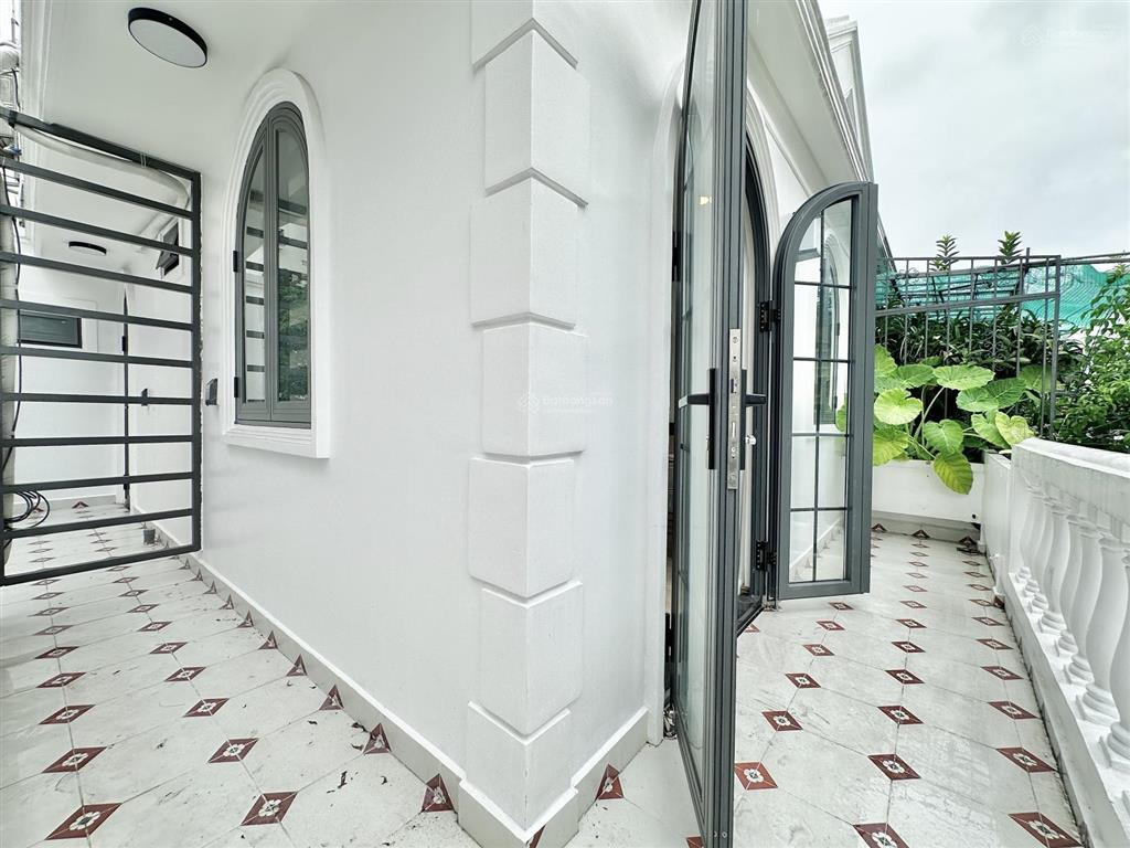 Cho thuê căn hộ mới 35m2 có ban công, an ninh, full nội thất cao cấp ngay khu phan xích long.