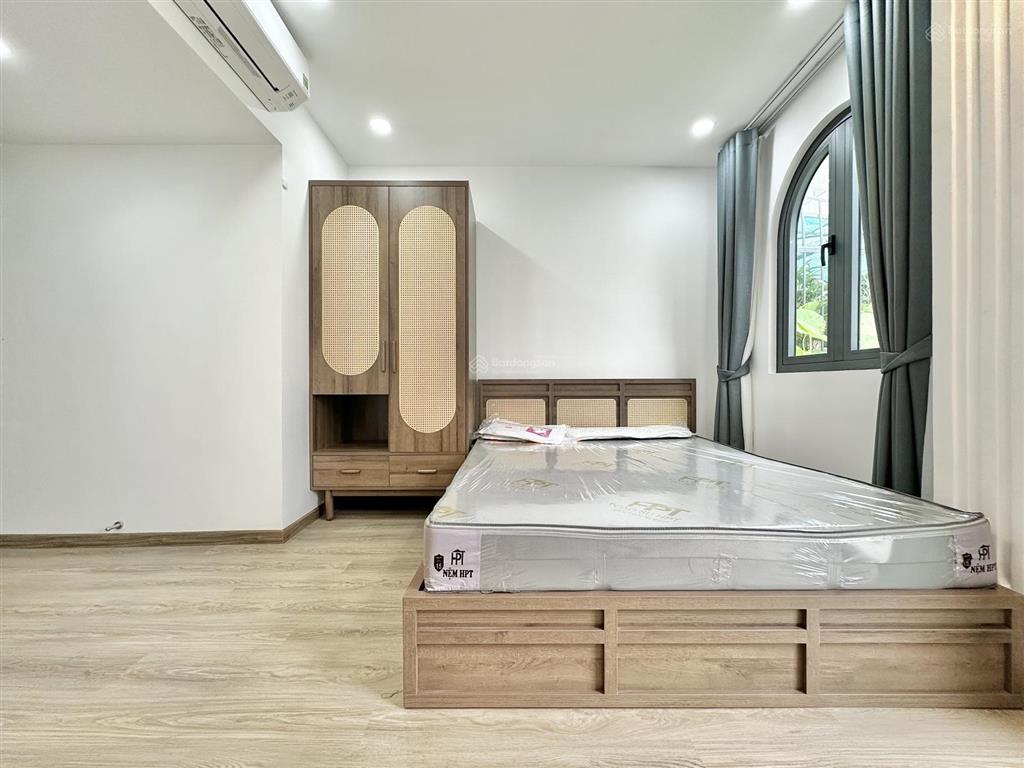 Cho thuê căn hộ mới 35m2 có ban công, an ninh, full nội thất cao cấp ngay khu phan xích long.