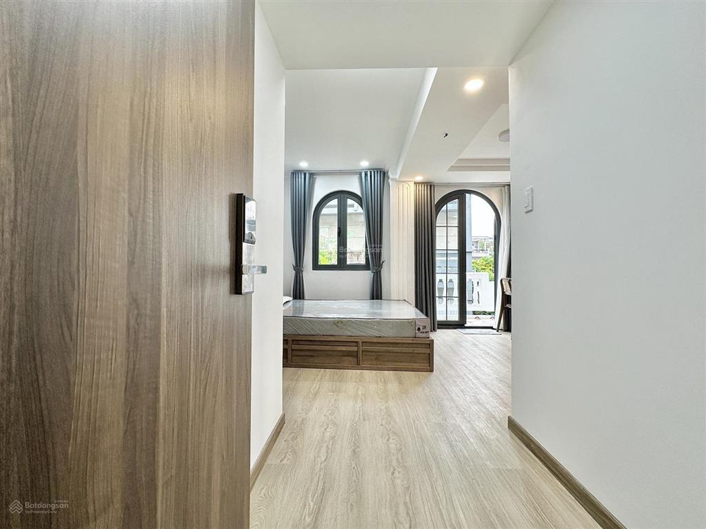 Cho thuê căn hộ mới 35m2 có ban công, an ninh, full nội thất cao cấp ngay khu phan xích long.