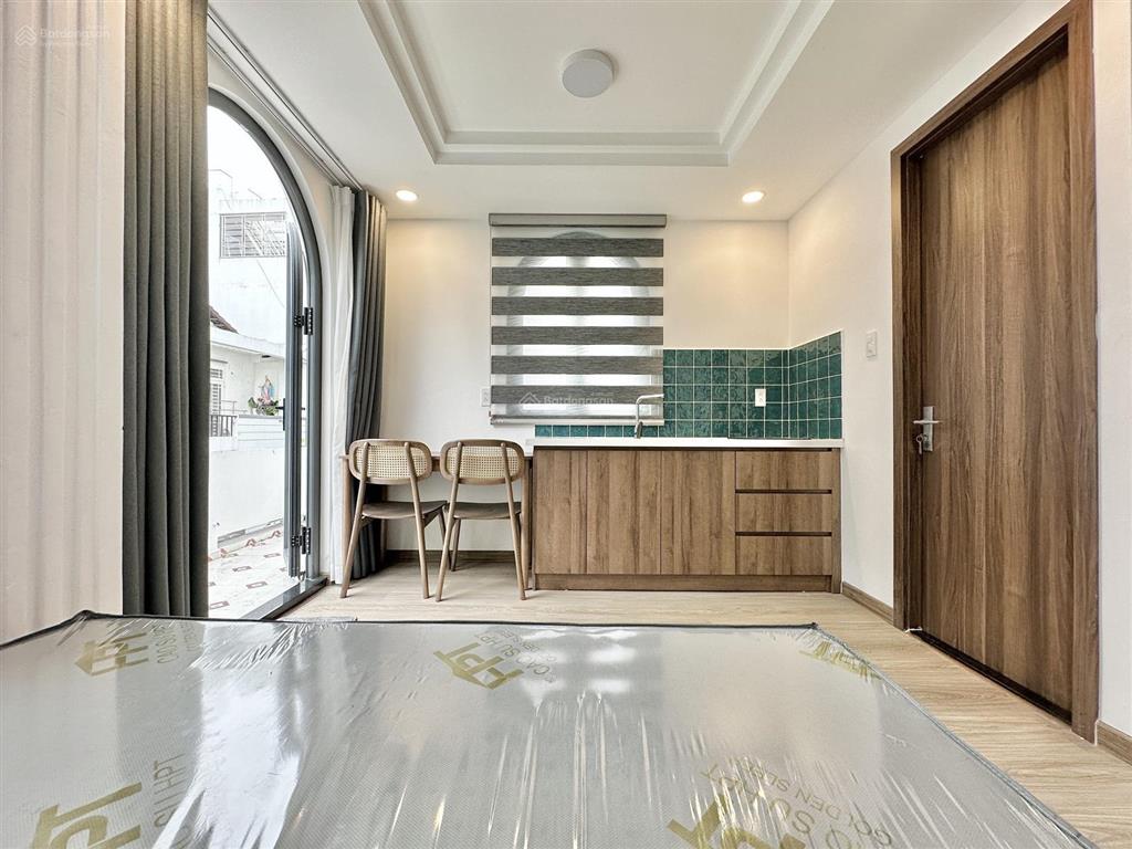 Cho thuê căn hộ mới 35m2 có ban công, an ninh, full nội thất cao cấp ngay khu phan xích long.