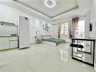 Cho thuê căn hộ ban công, giặt riêng, 40m2, lê văn sỹ, q3 giáp trường sa. hẻm oto, an toàn pccc