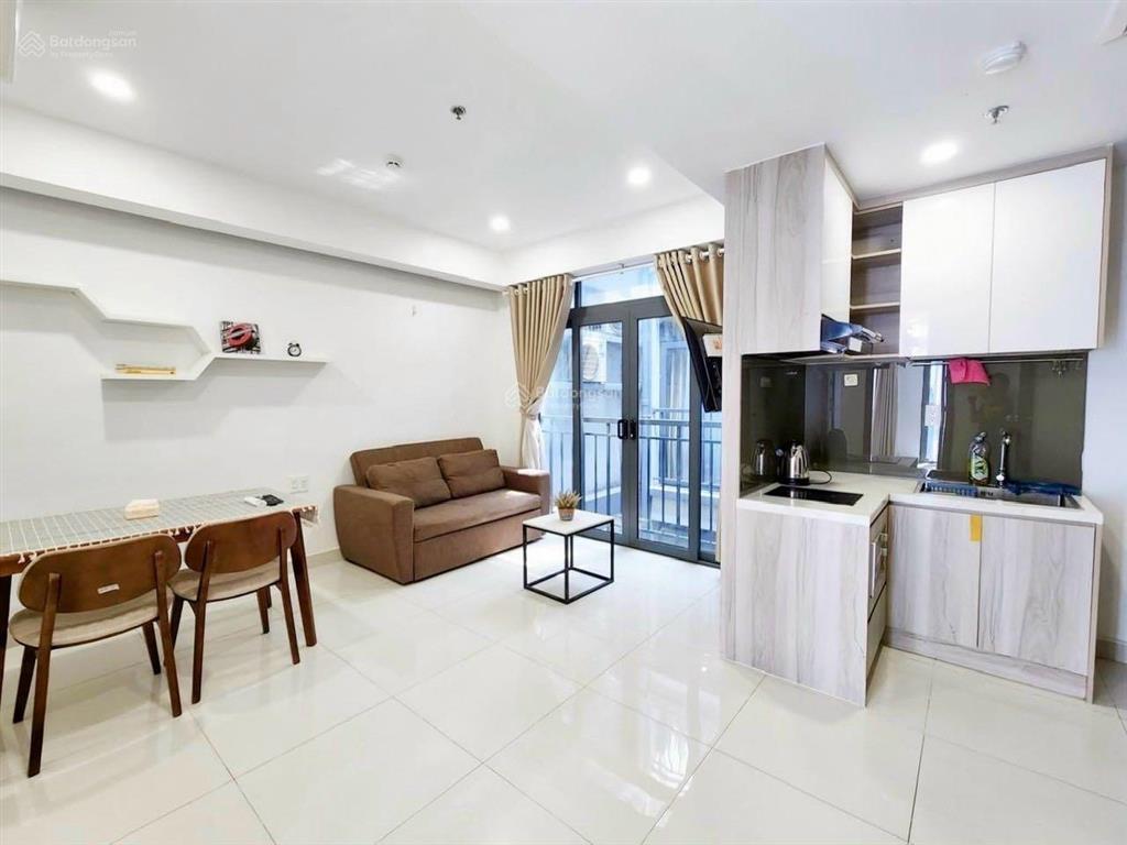 Cho thuê căn hộ 1 phòng ngủ + 1pk 50m2 full nội thất, có ban công khu vực trung tâm phú nhuận