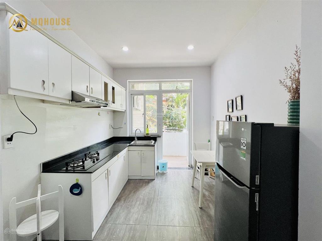 Cho thuê căn hộ 1 phòng ngủ + 1pk 50m2 full nội thất, có ban công khu vực trung tâm phú nhuận