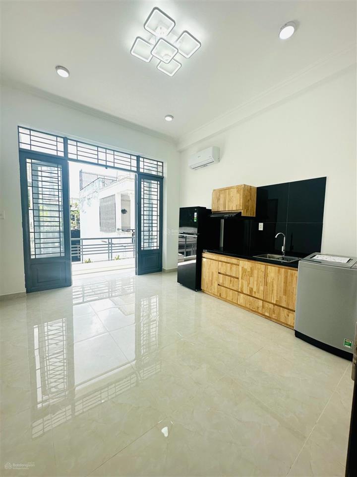 Cho thuê căn hộ 1 phòng ngủ + 1pk 50m2 full nội thất, có ban công khu vực trung tâm phú nhuận
