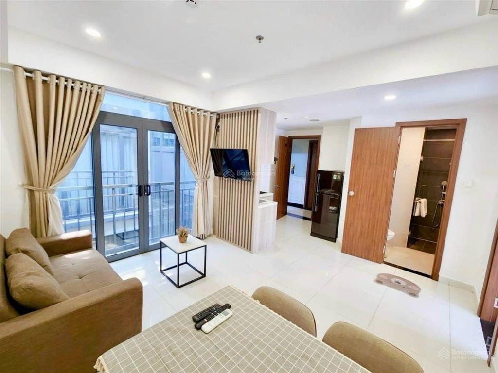Cho thuê căn hộ 1 phòng ngủ + 1pk 50m2 full nội thất, có ban công khu vực trung tâm phú nhuận