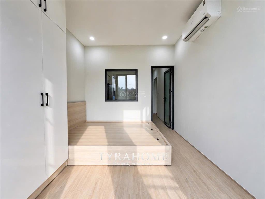 Cho thuê căn hộ 1pn 40m2 ban công, tách bếp, full nội thất. chợ bà chiểu, gần trường vlu, uef, hiu
