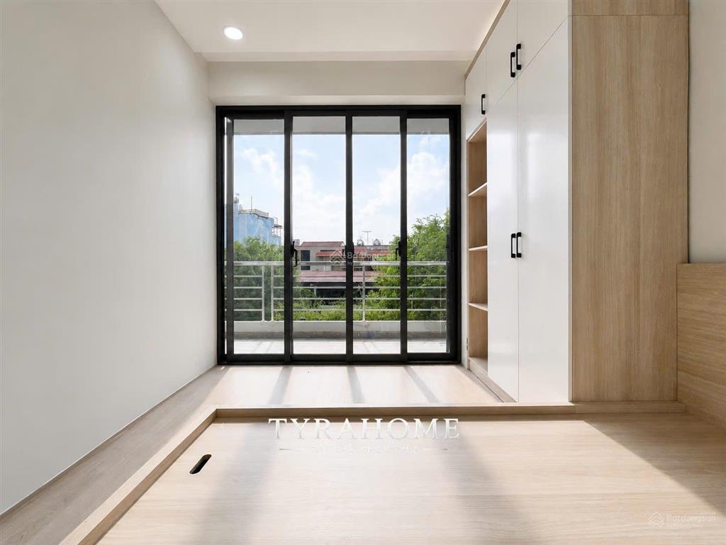Cho thuê căn hộ 1pn 40m2 ban công, tách bếp, full nội thất. chợ bà chiểu, gần trường vlu, uef, hiu
